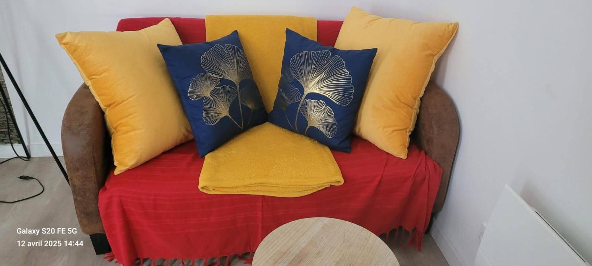 Les Volets Bleus - Deux Appartements Et Un Studio, Jardin 부르주 객실 사진